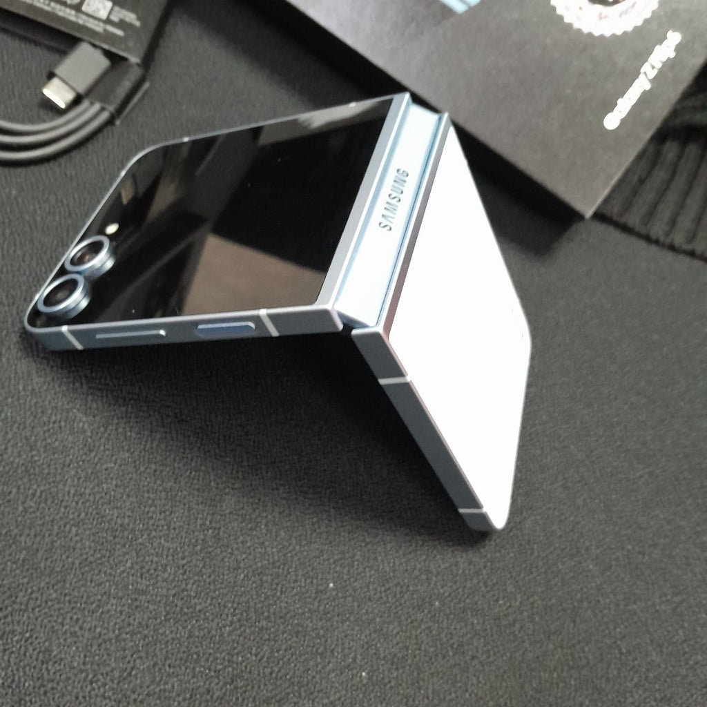 CELULAR SAMSUNG GALAXY Z FLIP 6 SM-F741B (2024) 512 GB 12 GB RAM (SEMINUEVO)