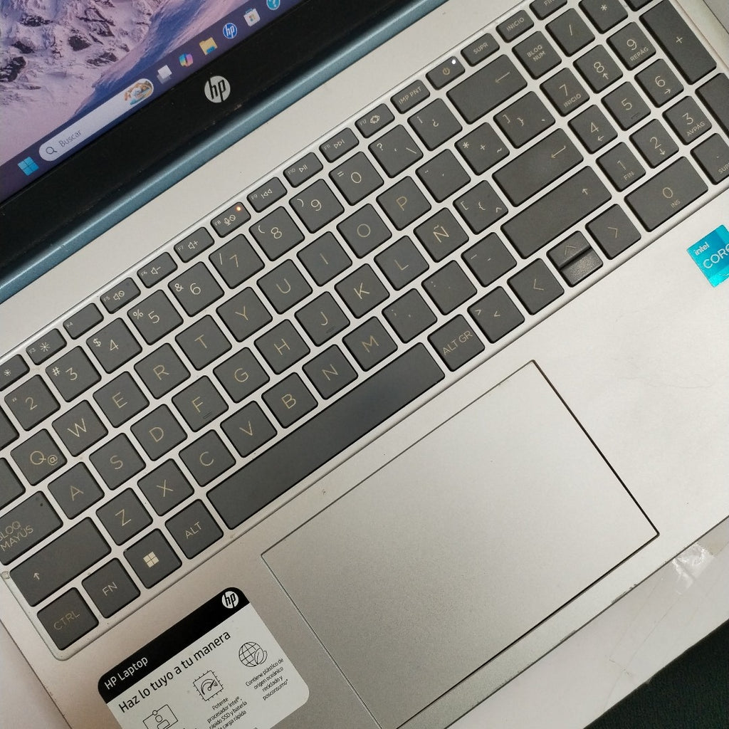 LAPTOP HP 15-FD0026LA (2024) 512 GB SSD 8 GB RAM (SEMINUEVO)