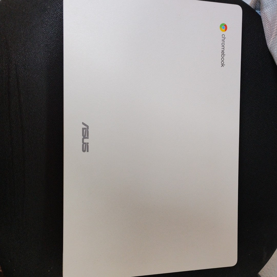 LAPTOP ASUS CROMEBOOK CX1405CTA C8G128-C1 (2025) 128 GB 8 GB RAM (SEMINUEVO)