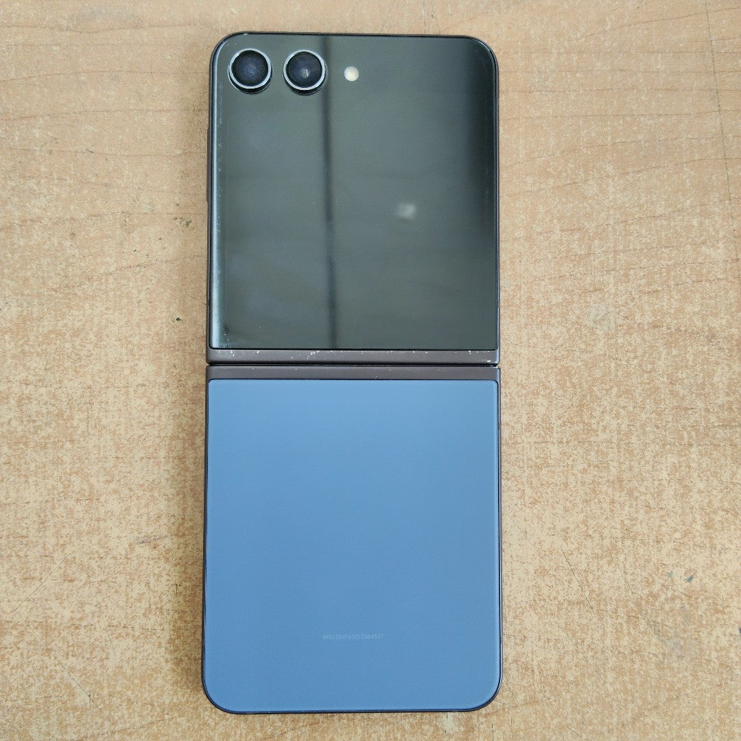 CELULAR SAMSUNG GALAXY Z FLIP 5 SM-F731U1 (2023) 256 GB 8 GB RAM (SEMINUEVO)