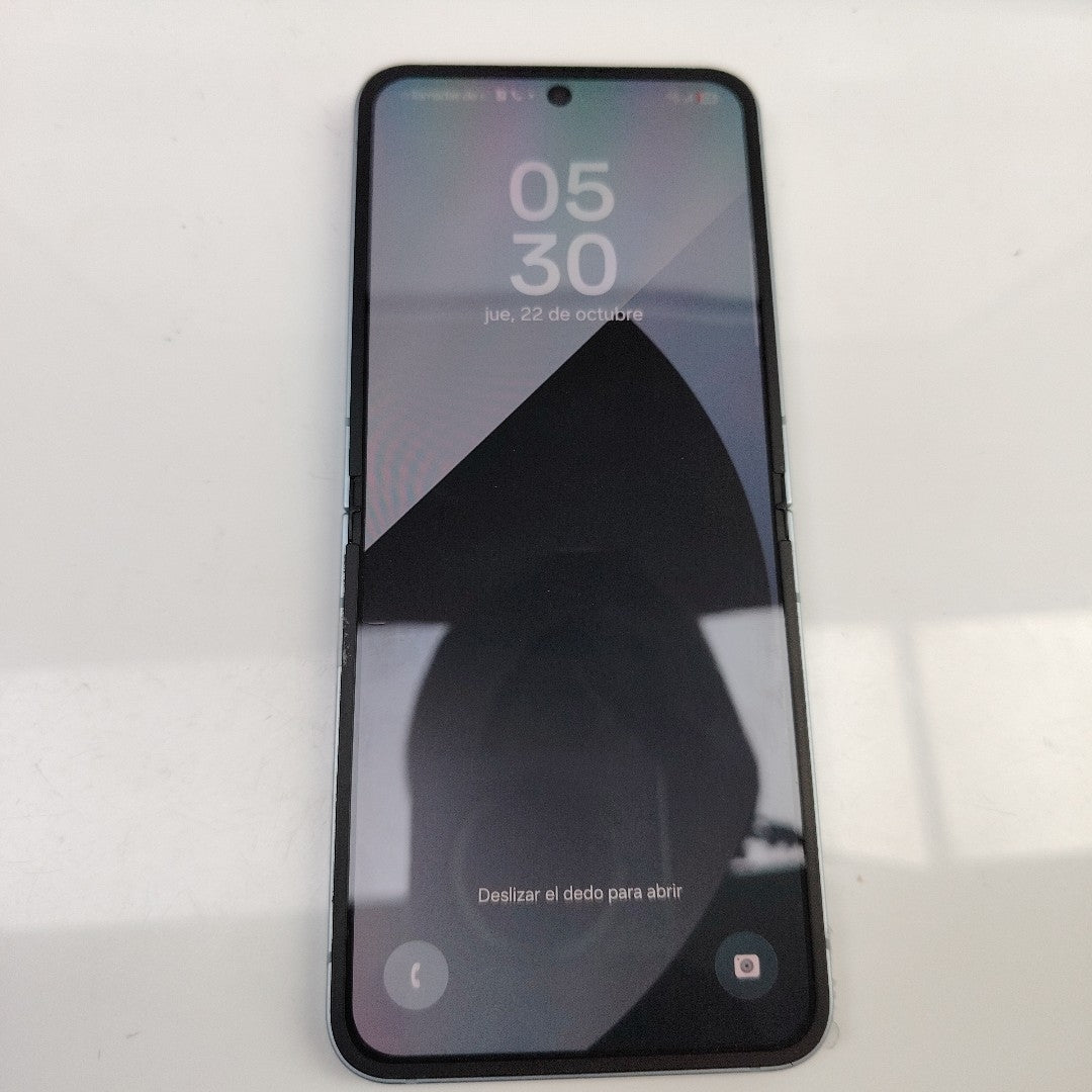 CELULAR SAMSUNG GALAXY Z FLIP6 SM-F741B (2024) 256 GB 12 GB RAM (SEMINUEVO)