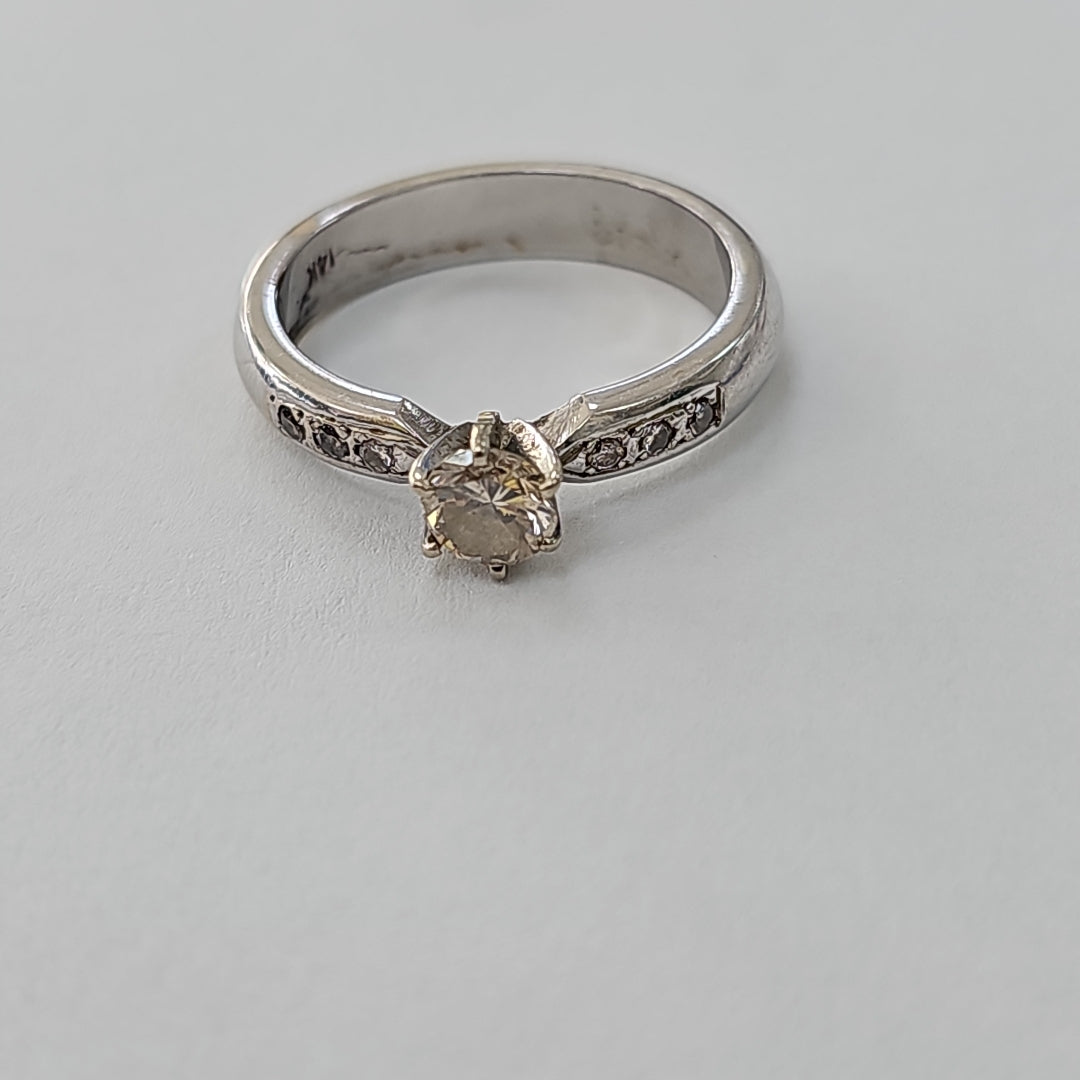 ANILLITO ORO BLANCO 14 K 7.8 GRMS (SEMINUEVO)