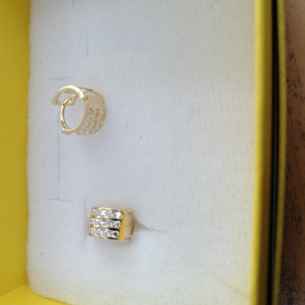 ARETES HUGGIES C CIRCONIA 14K 2.2 GR (NUEVO)