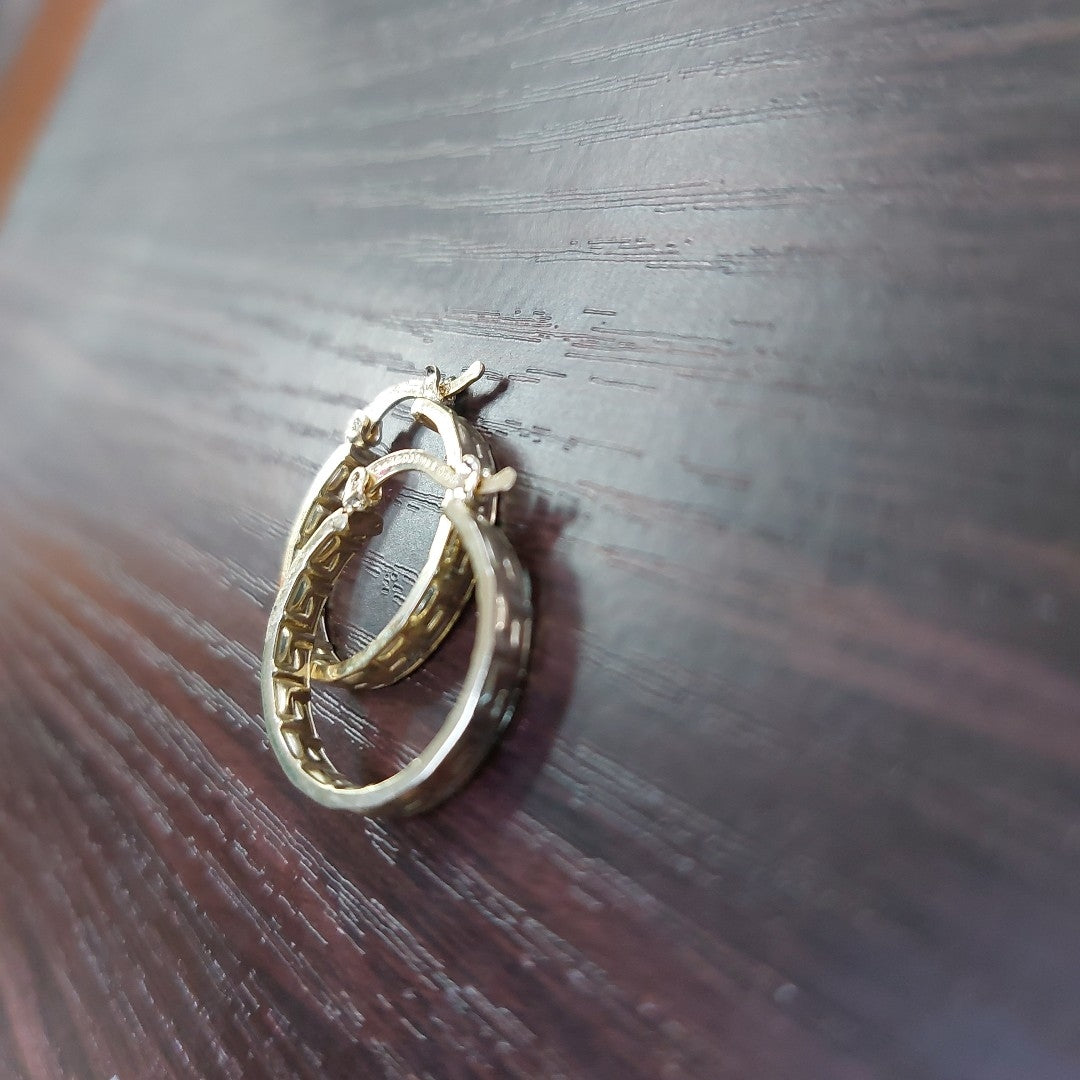 ARETES ARRACADAS CON GRECAS 14K 2.2 GR ETRE 4 (NUEVO)