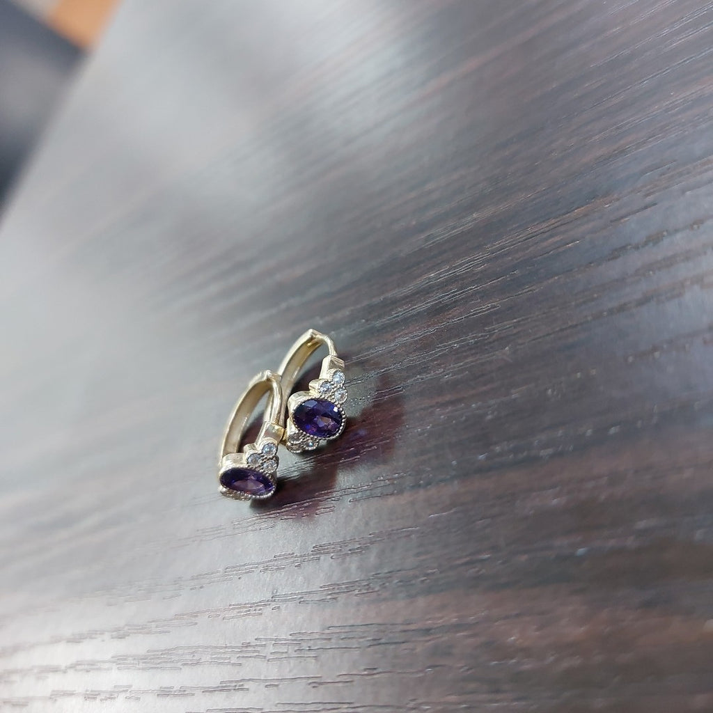 ARETES HUGGIES MORADO 14K 2.6 GR H 96 (NUEVO)