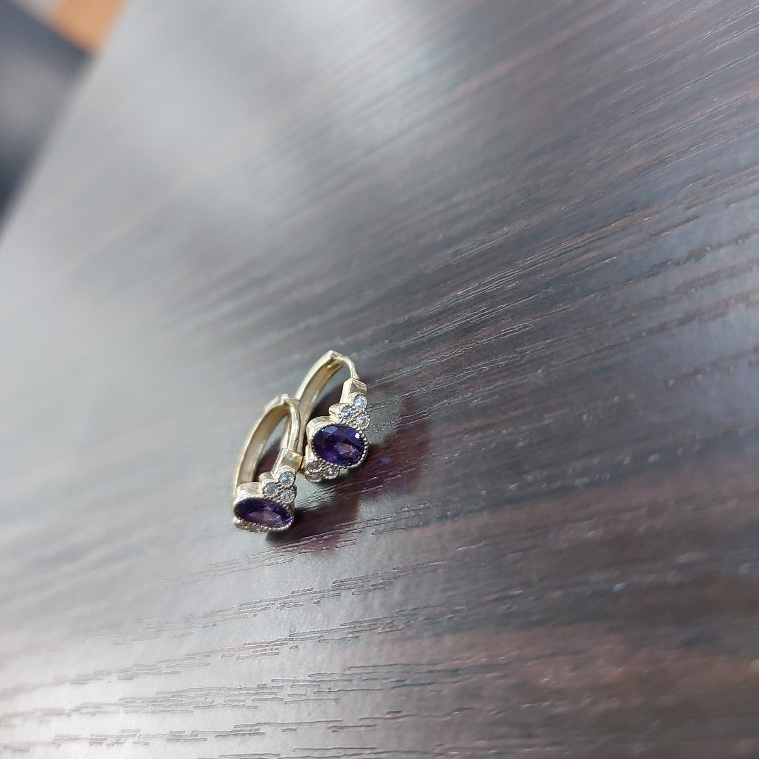 ARETES HUGGIES MORADO 14K 2.6 GR H 96 (NUEVO)
