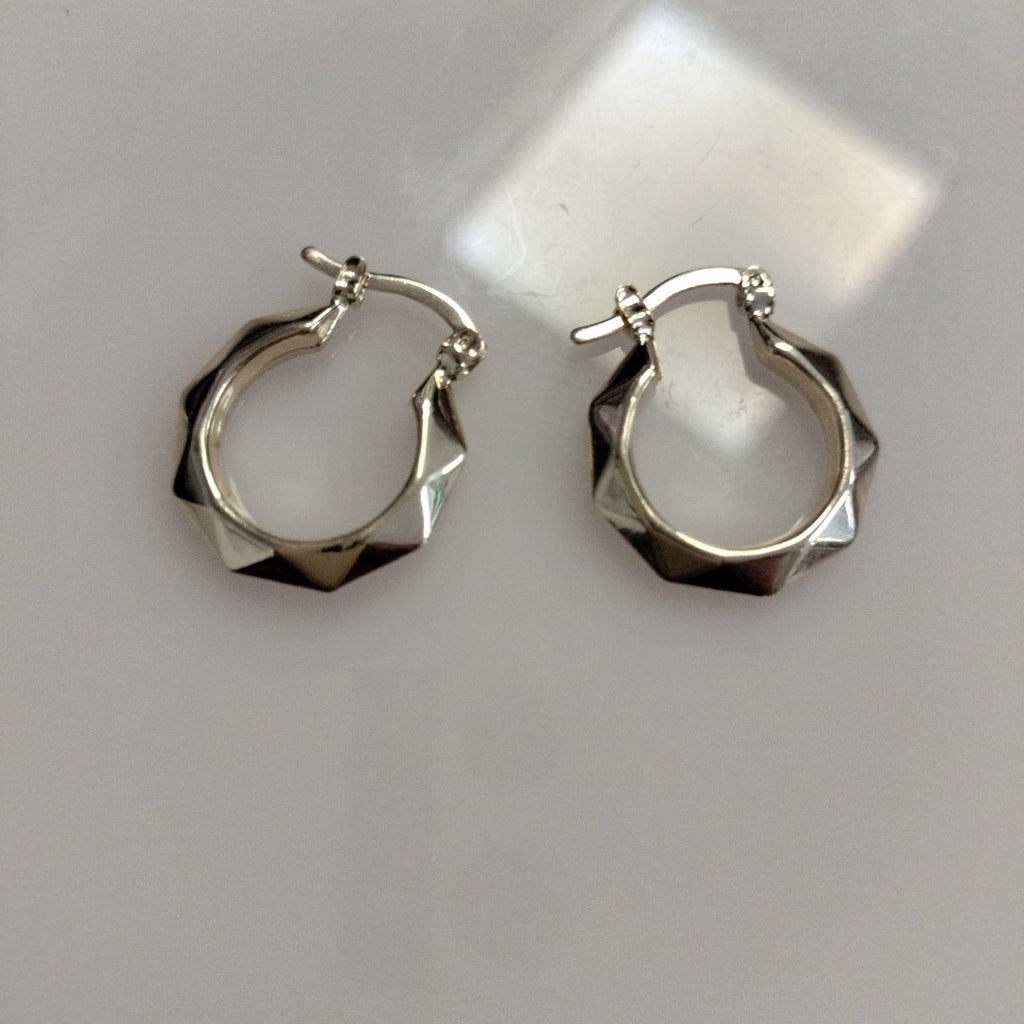 ARETES TEJIDO ARRACADAS FACETADAS 14K 1.7 GR (NUEVO)