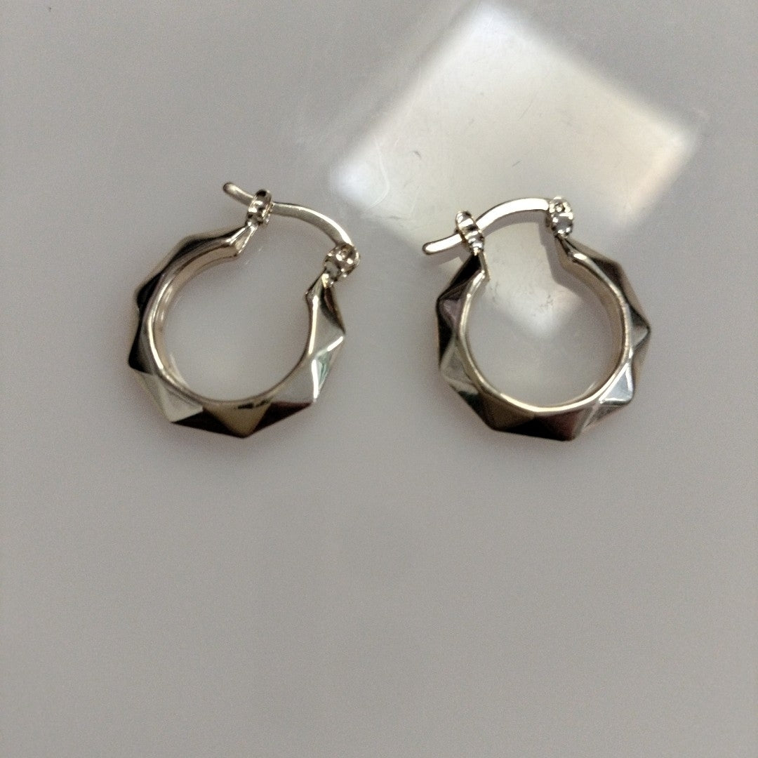 ARETES TEJIDO ARRACADAS FACETADAS 14K 1.7 GR (NUEVO)
