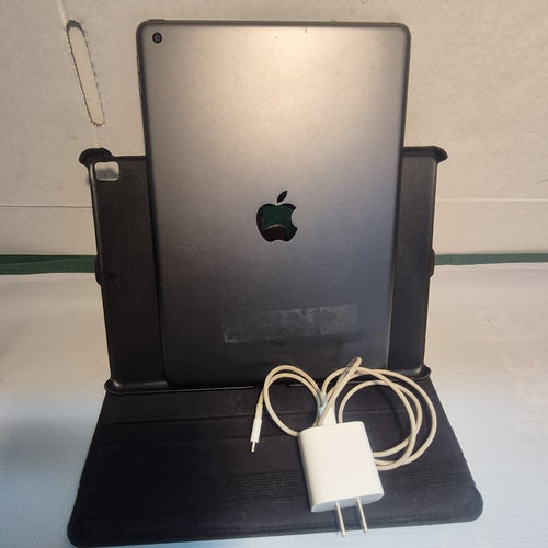 TABLETA APPLE IPAD 9 A2602 256 GB 3 GB RAM (SEMINUEVO)