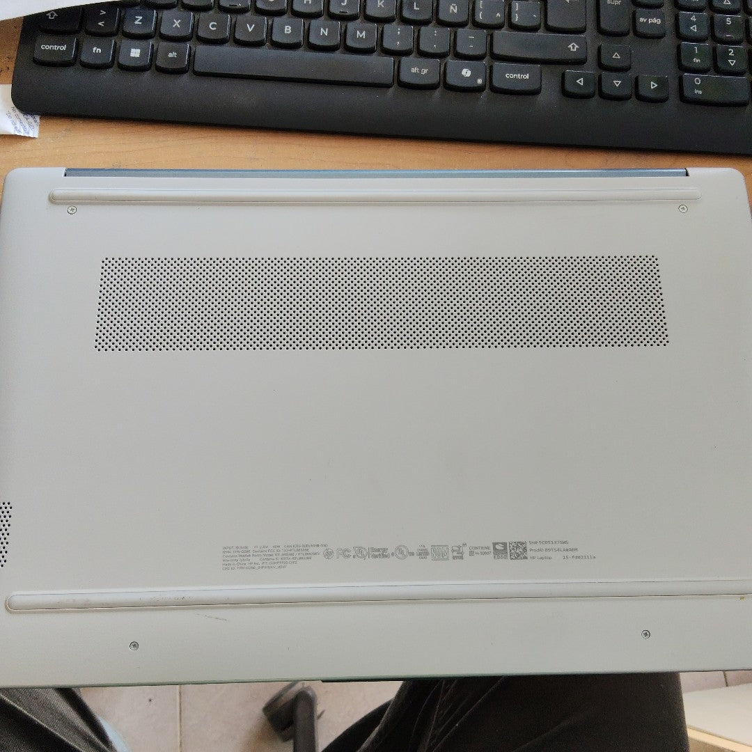 LAPTOP HP 15-FD0211LA (2025) 512 GB SSD 8 GB RAM (SEMINUEVO)
