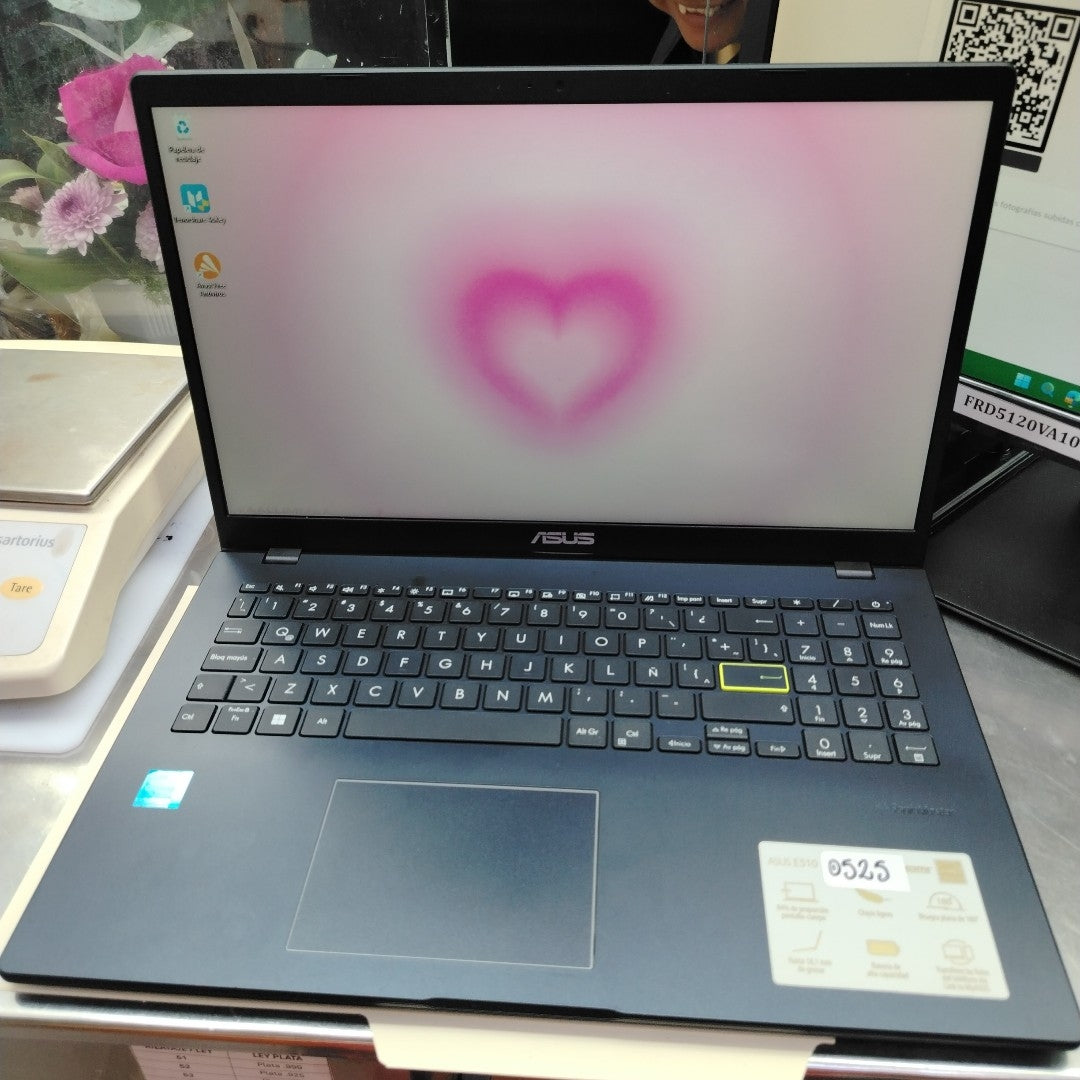 LAPTOP ASUS VIVOBOOK E510KA-BR760W (2024) 128 GB SSD 4 GB RAM (SEMINUEVO)