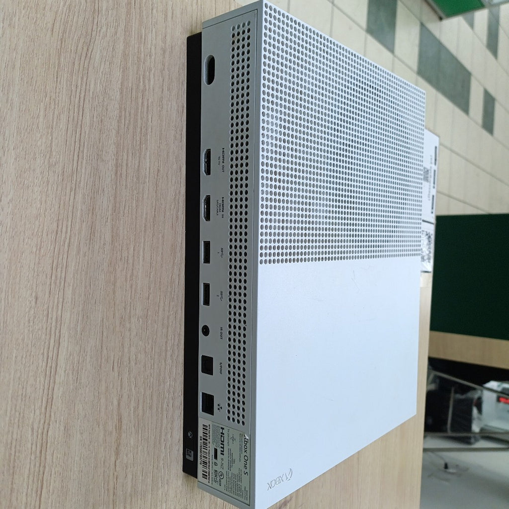 CONSOLA DE VIDEOJUEGO MICROSOFT XBOX ONE S 1 TB (SEMINUEVO)