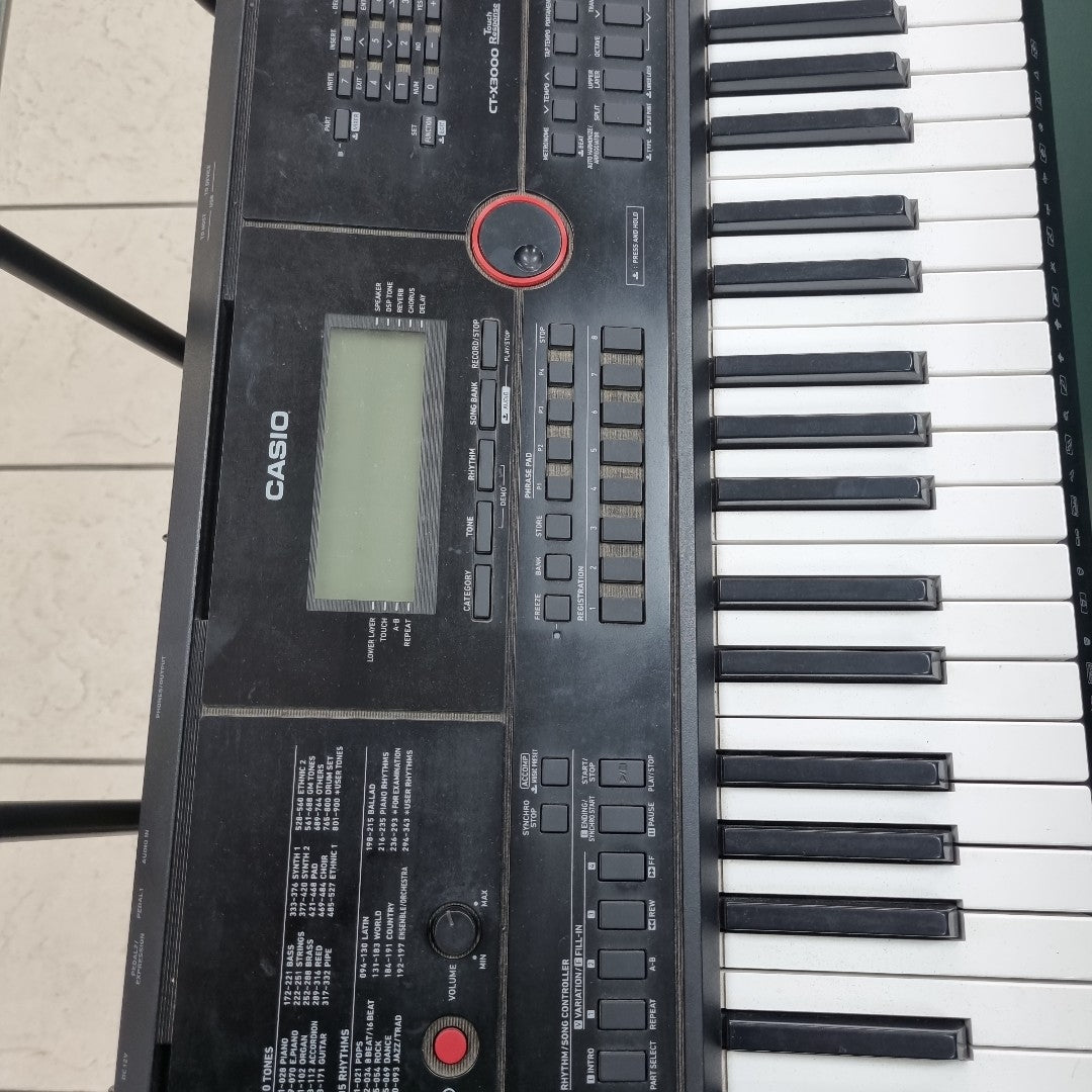 TECLADO CASIO CT-X3000 61 TECLAS PANTALLA LCD (SEMINUEVO)