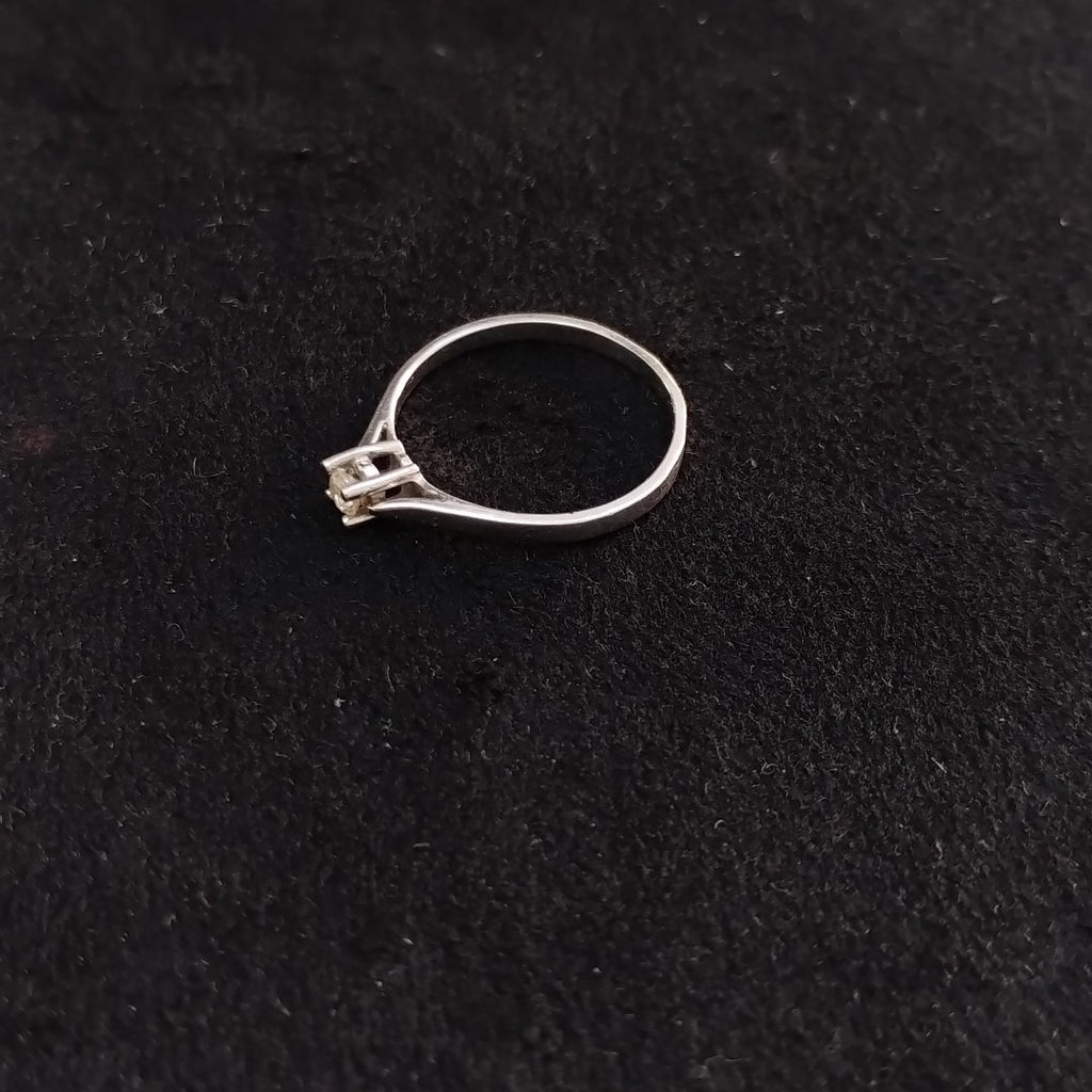 ANILLITO ORO BLANCO 14 K 1.6 GRMS (SEMINUEVO)
