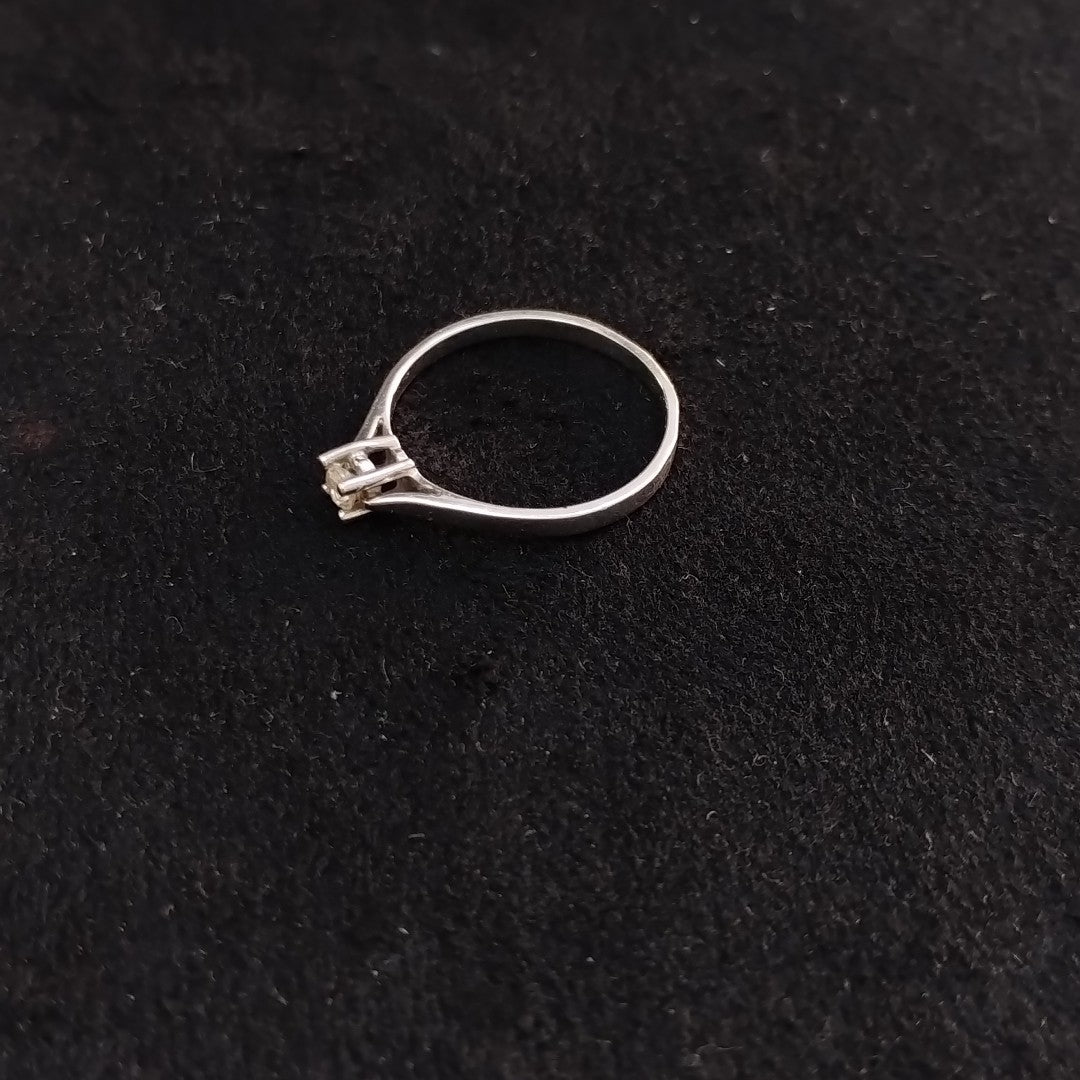 ANILLITO ORO BLANCO 14 K 1.6 GRMS (SEMINUEVO)