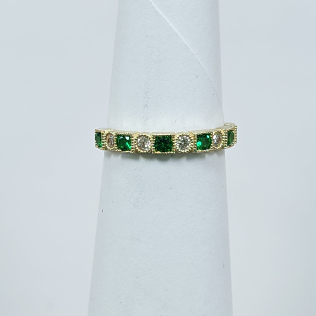 ANILLITO CON CIRCONIAS Y PIEDRAS COLOR VERDE 14K 8 TALLA 1.5 GR ADR 116 (NUEVO)
