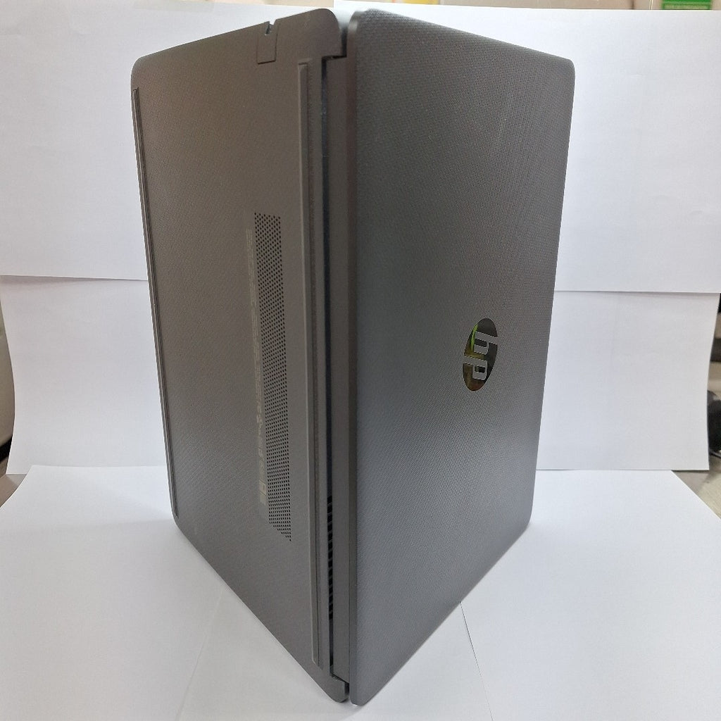 LAPTOP HP 245 G8 (2021) 1 TB + 128 GB SSD 8 GB RAM (SEMINUEVO)