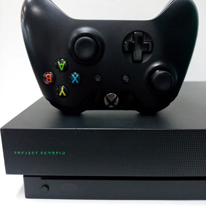 CONSOLA DE VIDEOJUEGO MICROSOFT XBOX ONE X 1 TB (SEMINUEVO)