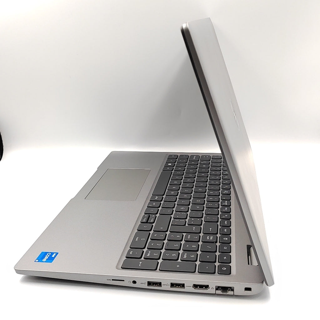 LAPTOP DELL LATITUDE 5540 (2024) 256 GB SSD 16 GB RAM (SEMINUEVO)