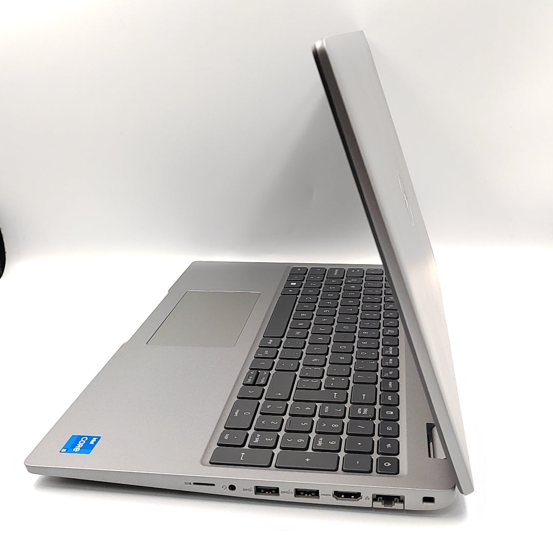 LAPTOP DELL LATITUDE 5540 (2024) 256 GB SSD 16 GB RAM (SEMINUEVO)