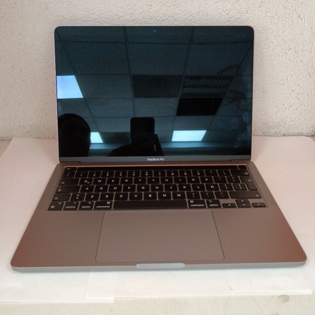 LAPTOP APPLE MACBOOK PRO 13&quot; 2022 3.49 A2338 256 GB SSD 8 GB RAM (SEMINUEVO)