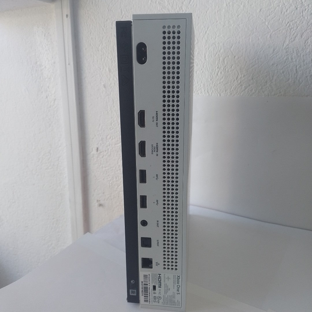 CONSOLA DE VIDEOJUEGO MICROSOFT XBOX ONE S 1 TB (SEMINUEVO)