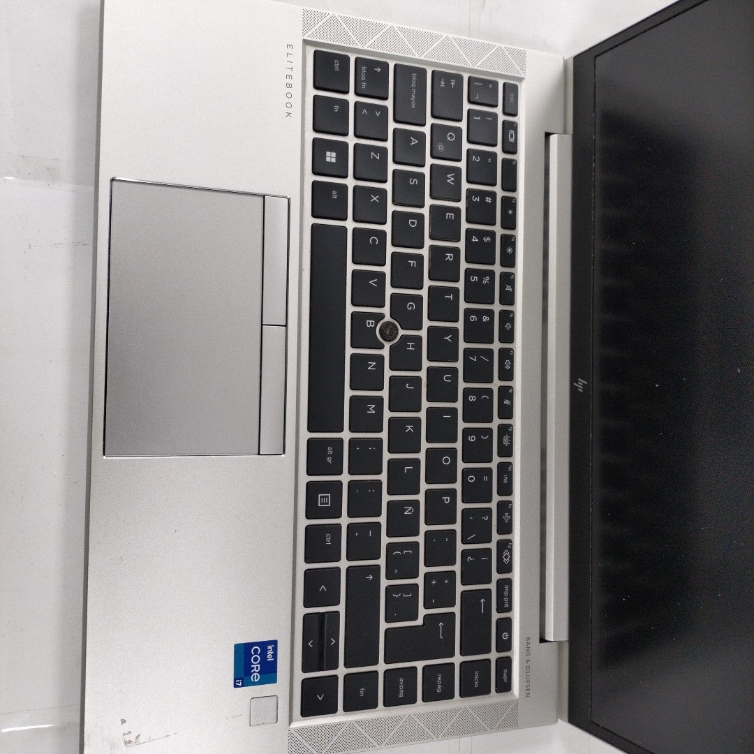 LAPTOP HP ELITEBOOK 840 G9 (2024) 256 GB SSD 8 GB RAM (SEMINUEVO)