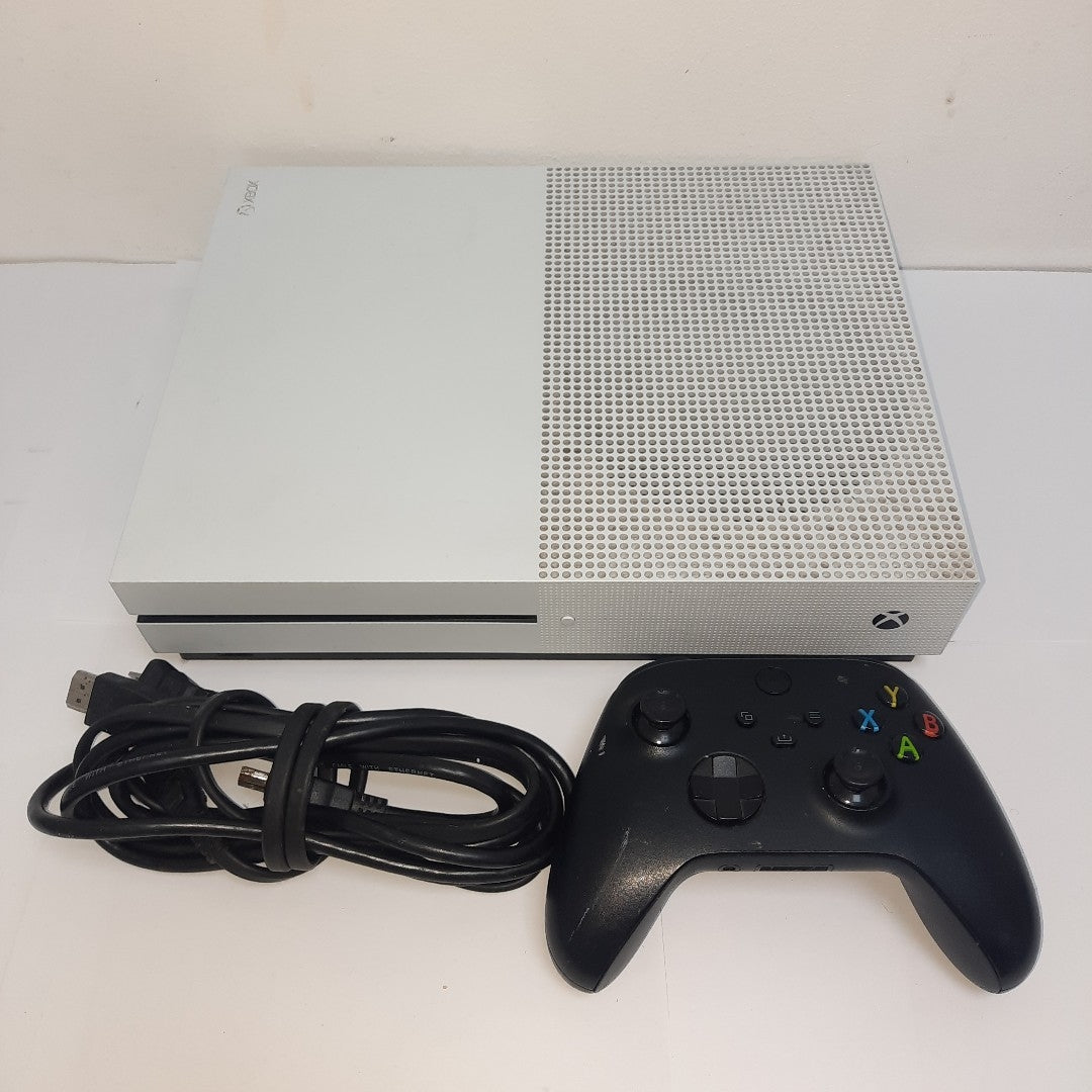 CONSOLA DE VIDEOJUEGO MICROSOFT XBOX ONE S 1 TB (SEMINUEVO)