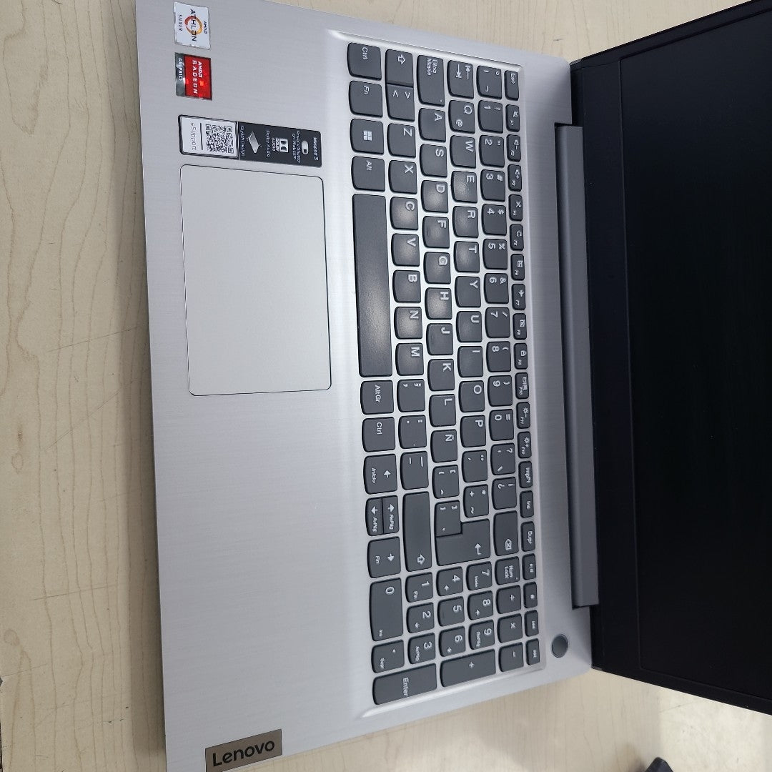 LAPTOP LENOVO IDEAPAD 3 15ADA05 (2022) 1 TB 8 GB RAM (SEMINUEVO)