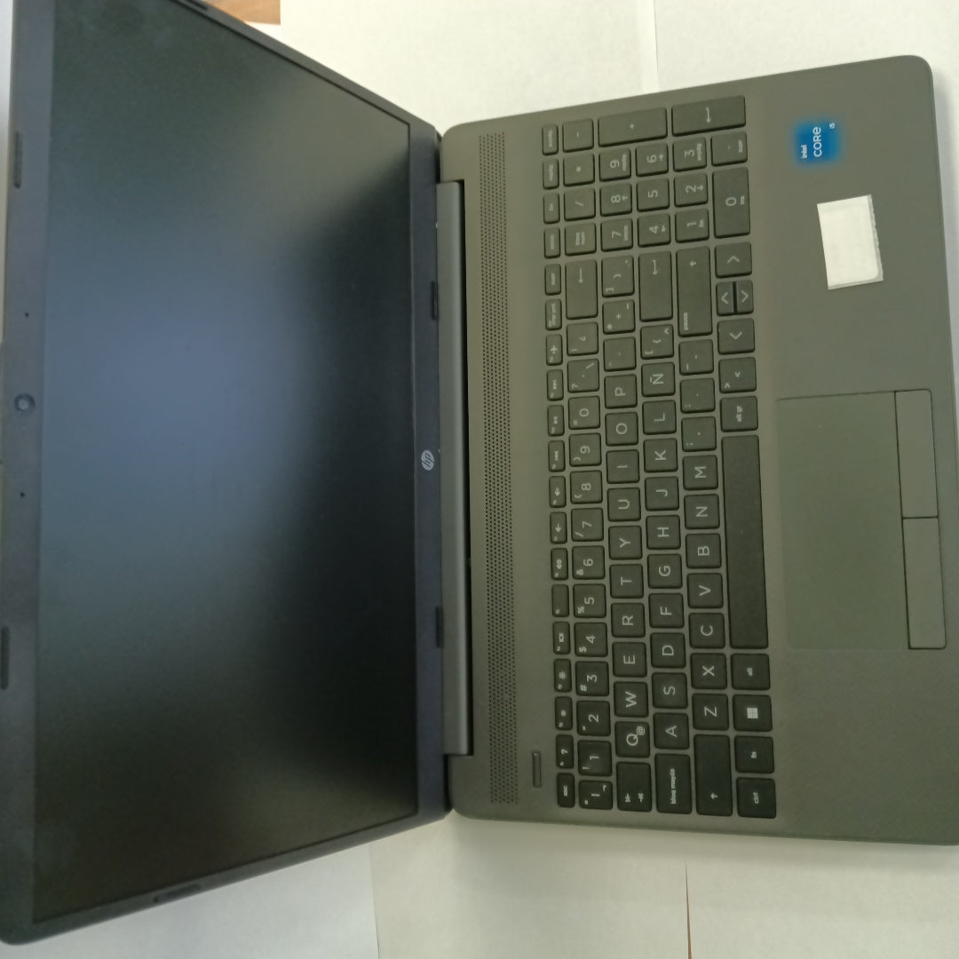 LAPTOP HP 250 G9 (2023) 512 GB SSD 16 GB RAM (SEMINUEVO)