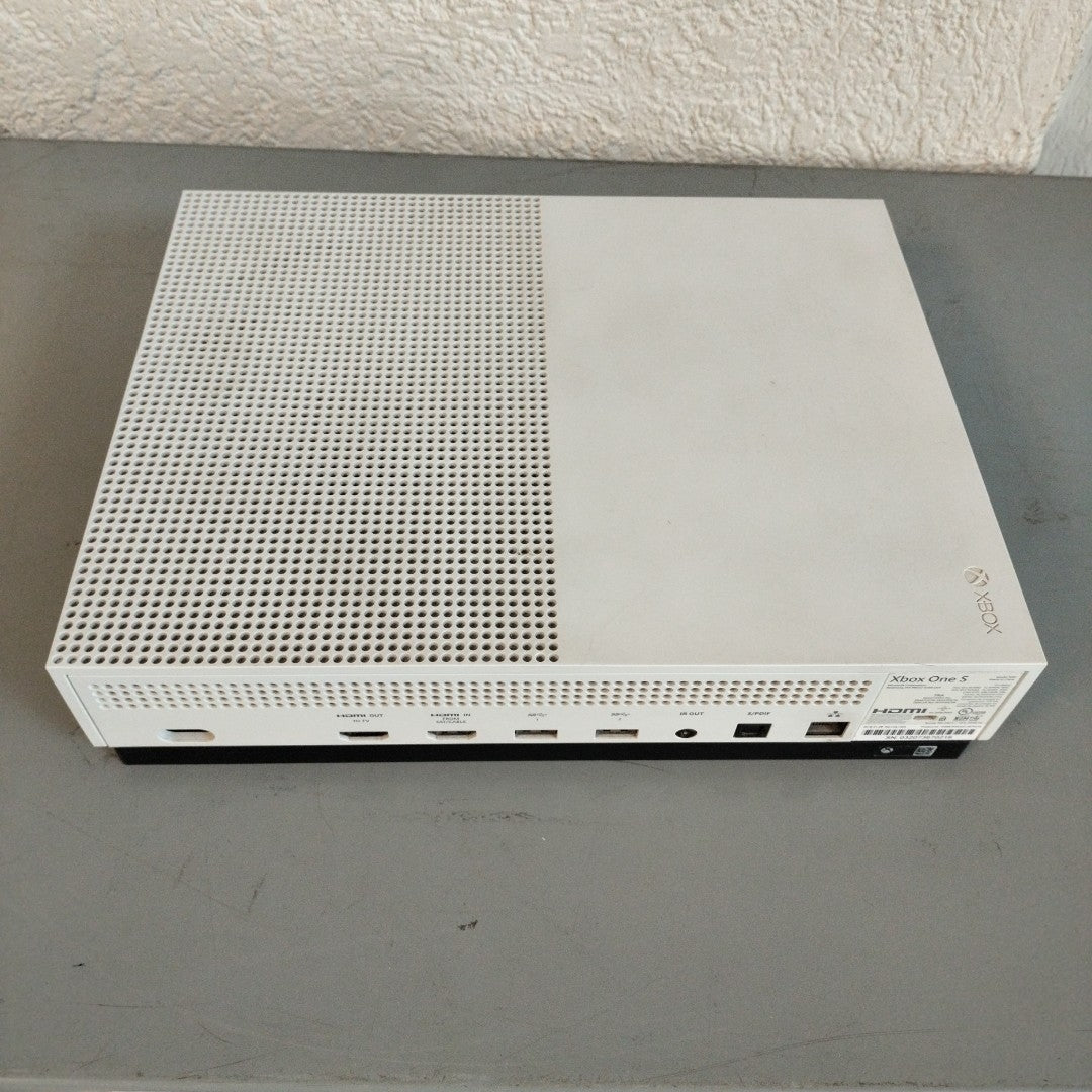 CONSOLA DE VIDEOJUEGO MICROSOFT XBOX ONE S 1 TB (SEMINUEVO)