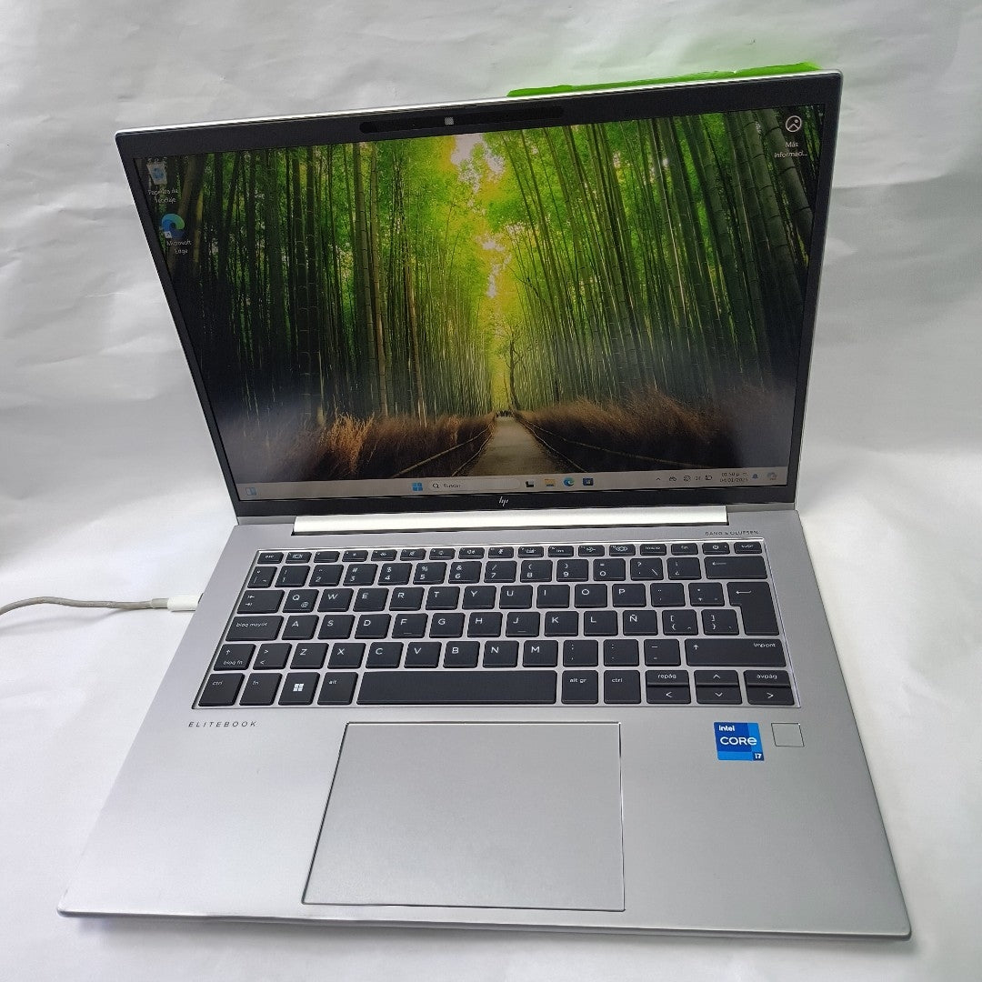 LAPTOP HP ELITEBOOK 840 G10 (2024) 256 GB SSD 16 GB RAM (SEMINUEVO)