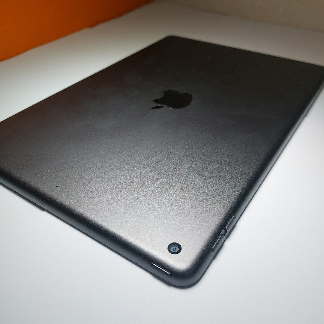 TABLETA APPLE IPAD 9 A2602 256 GB 3 GB RAM (SEMINUEVO)