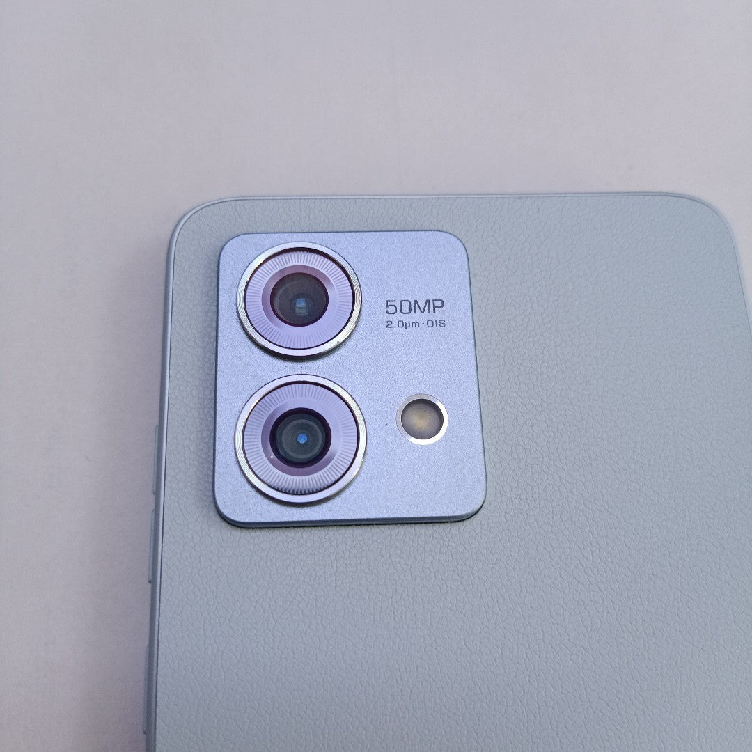 CELULAR MOTOROLA MOTO G84 XT2347-1 (2023) 256 GB 8 GB RAM (SEMINUEVO)