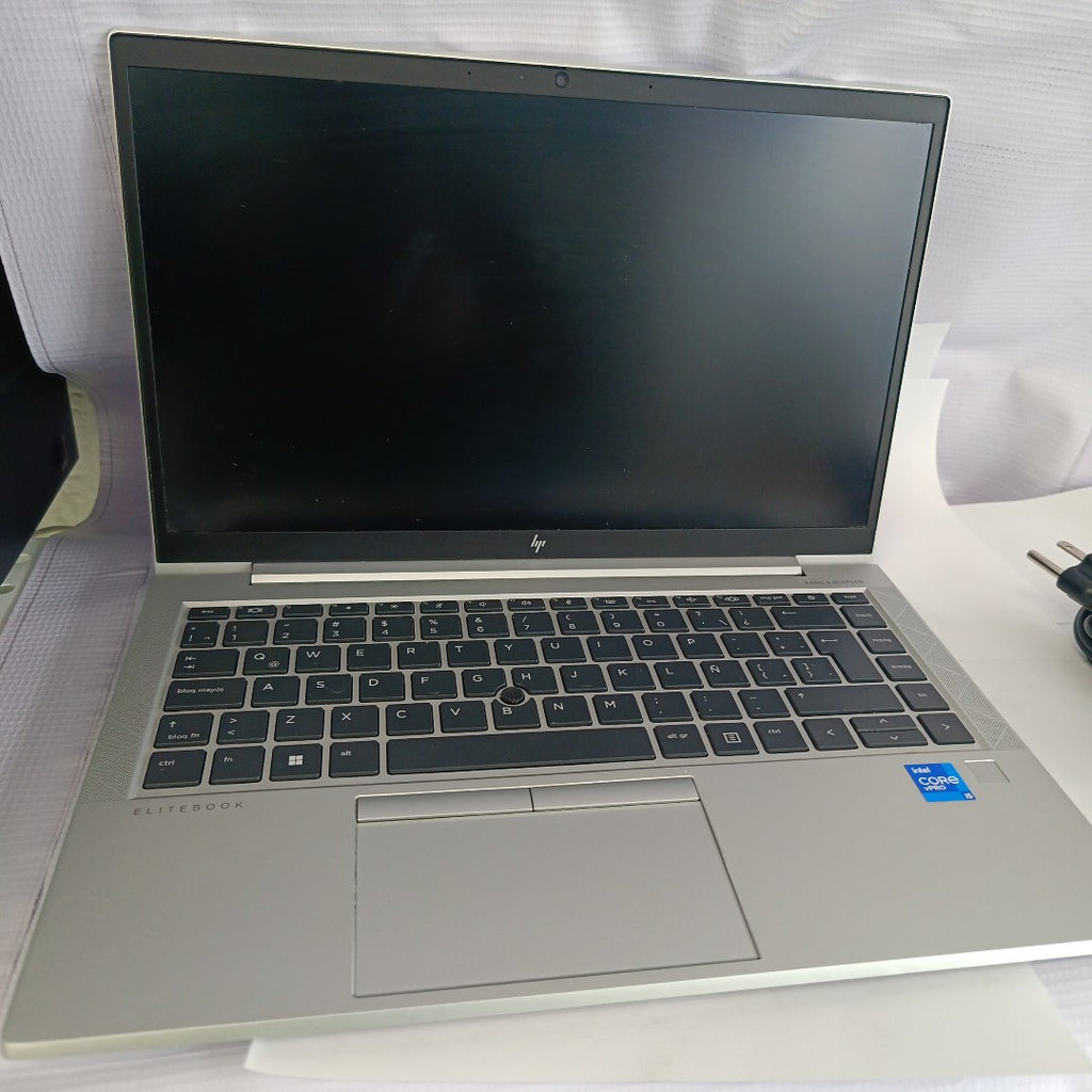 LAPTOP HP ELITEBOOK 840 G8 (2023) 256 GB SSD 16 GB RAM (SEMINUEVO)