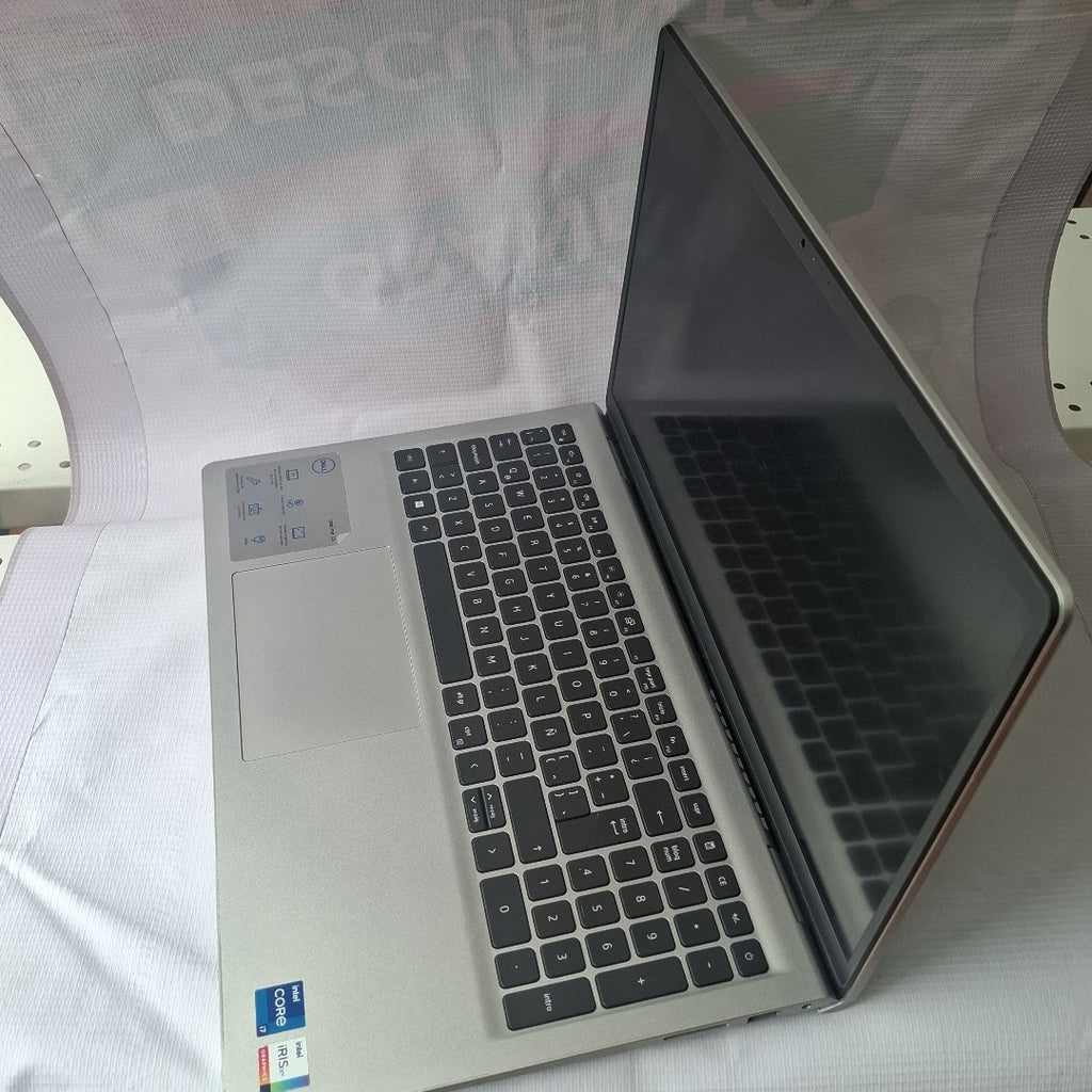 LAPTOP DELL INSPIRON 15 3520 (2023) 512 GB SSD 16 GB RAM (SEMINUEVO)