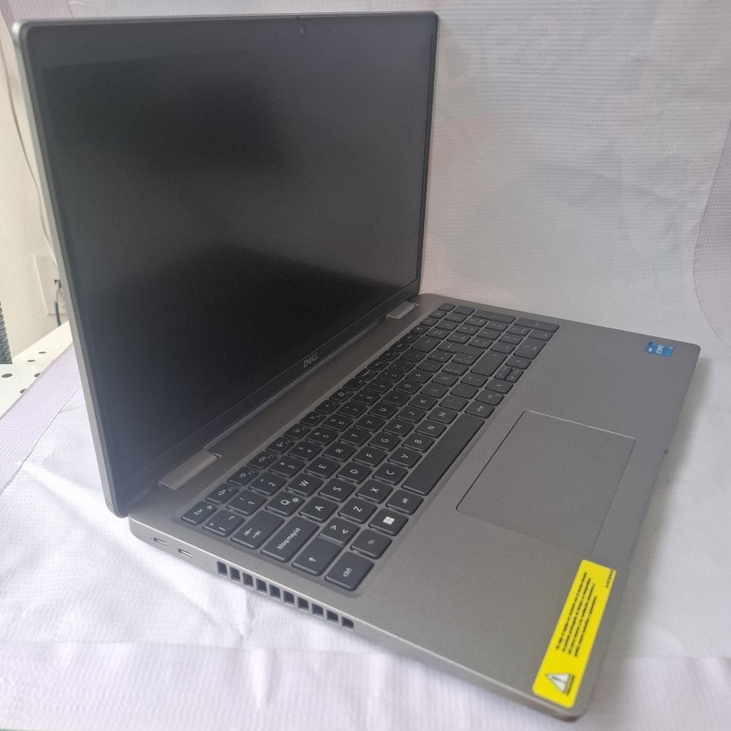 LAPTOP DELL LATITUDE 5540 (2023) 512 GB SSD 16 GB RAM (SEMINUEVO)