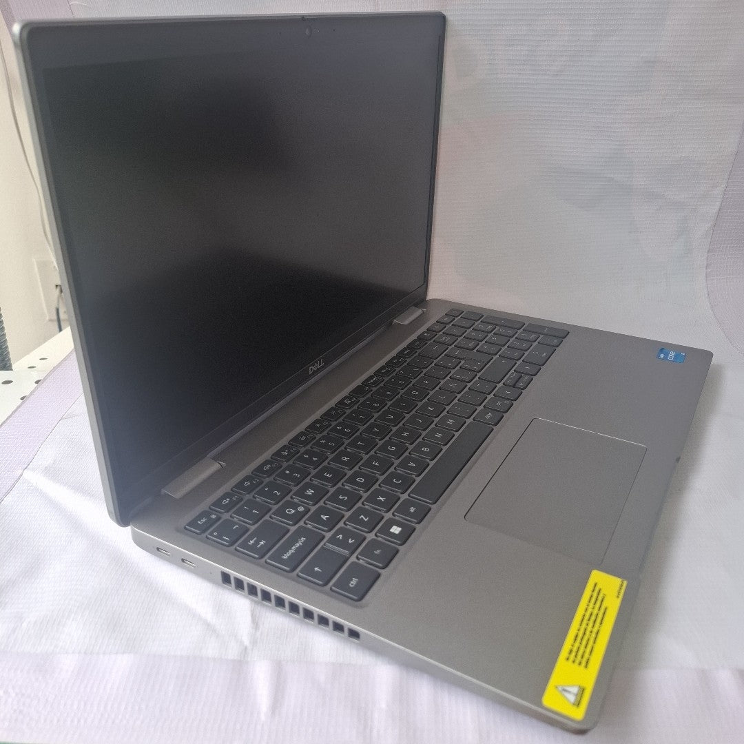 LAPTOP DELL LATITUDE 5540 (2023) 512 GB SSD 16 GB RAM (SEMINUEVO)
