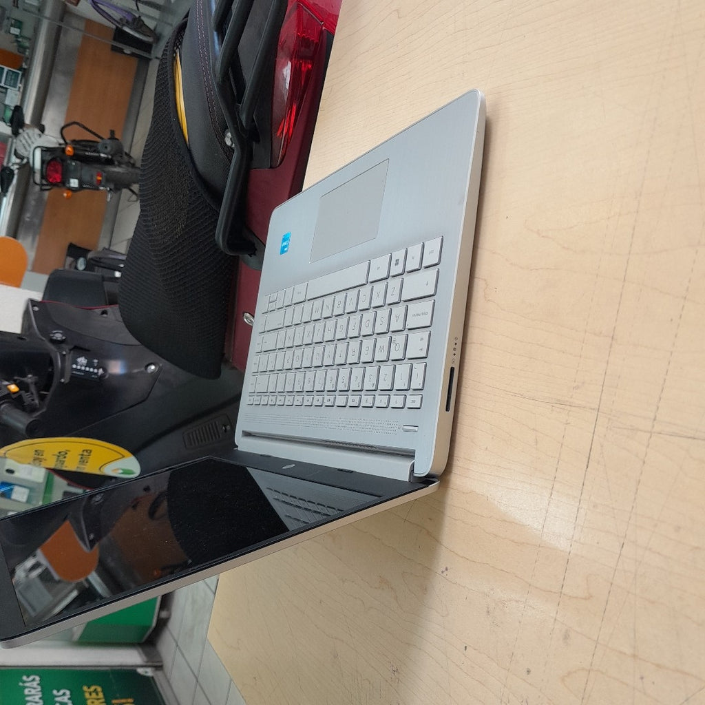 LAPTOP HP 14-DQ5032LA (2023) 512 GB SSD 8 GB RAM (SEMINUEVO)