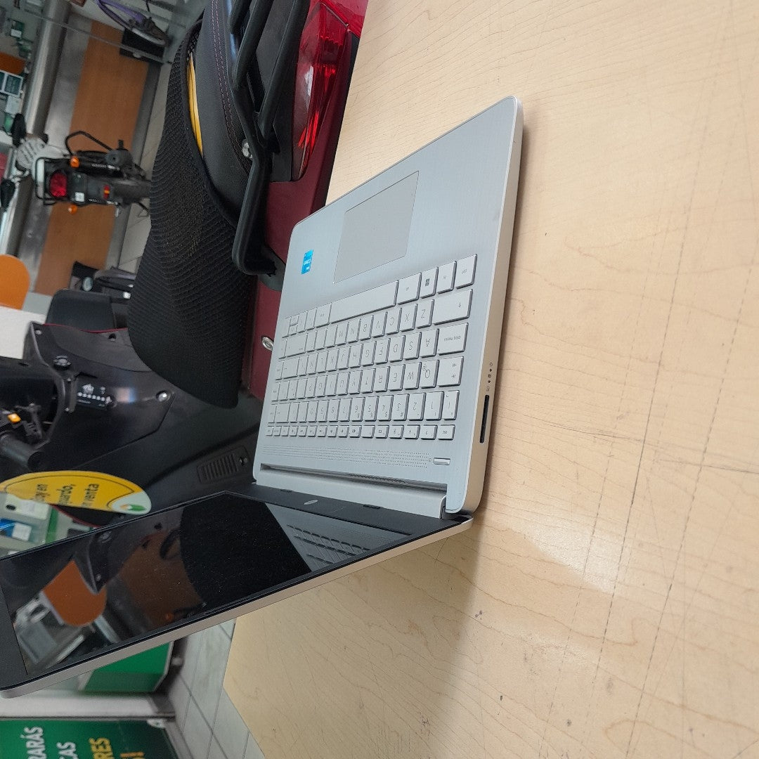 LAPTOP HP 14-DQ5032LA (2023) 512 GB SSD 8 GB RAM (SEMINUEVO)