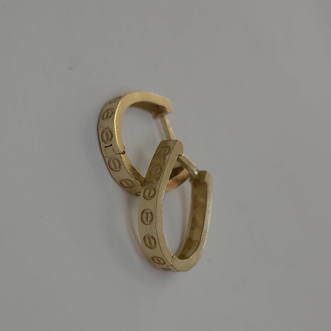 HUGGIES ORO 14K 2.6 (NUEVO)