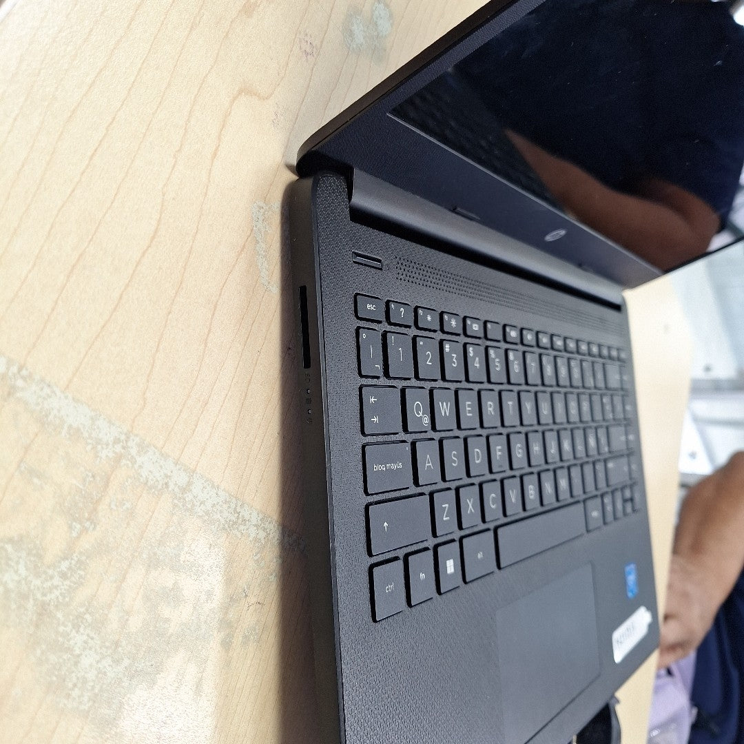 LAPTOP HP 14-DQ0509LA (2023) 128 GB SSD 4 GB RAM (SEMINUEVO)