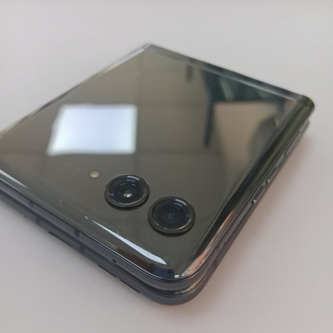 CELULAR MOTOROLA RAZR 40 ULTRA XT2321-2 (2023) 512 GB 12 GB RAM (SEMINUEVO)