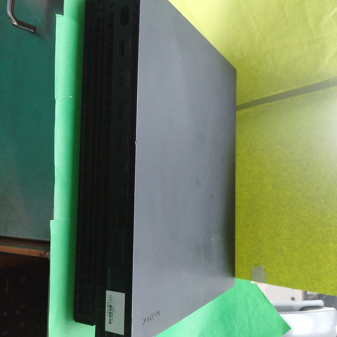 CONSOLA DE VIDEOJUEGO MICROSOFT XBOX ONE X 1 TB (SEMINUEVO)