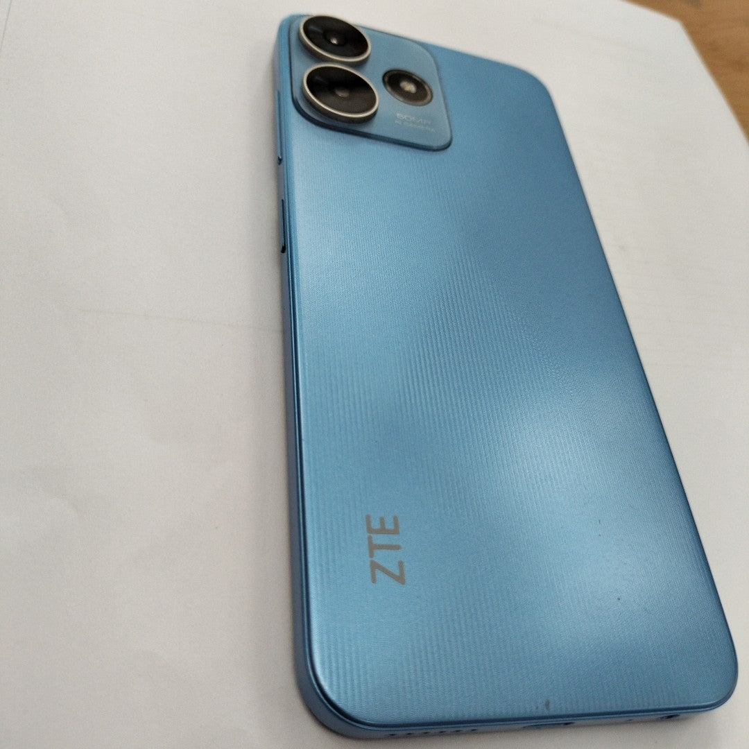 CELULAR ZTE BLADE V50 SMART 7060 128 GB 4 GB RAM (SEMINUEVO)