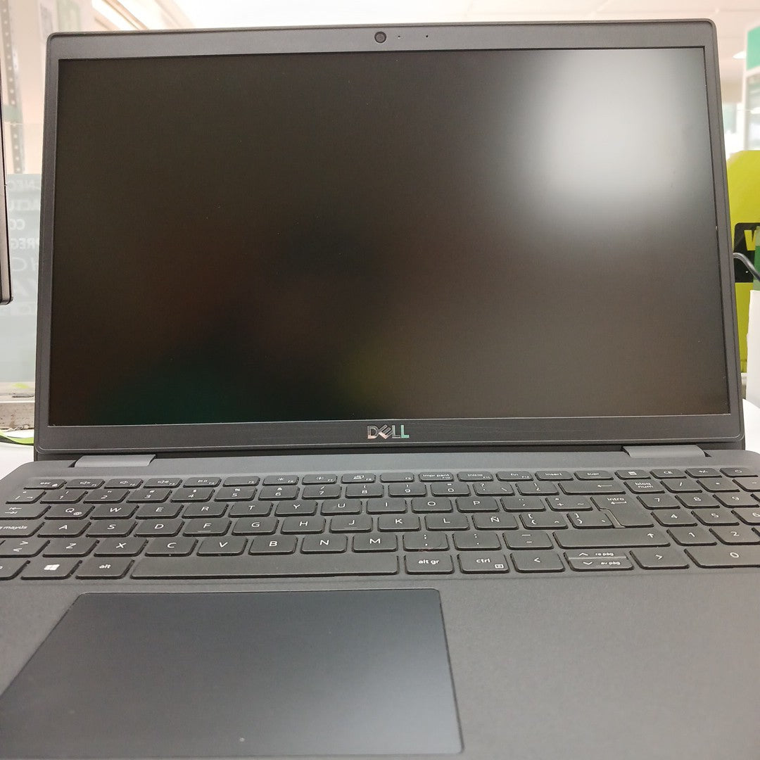 LAPTOP DELL LATITUDE 3520 (2022) 256 GB SSD 8 GB RAM (SEMINUEVO)