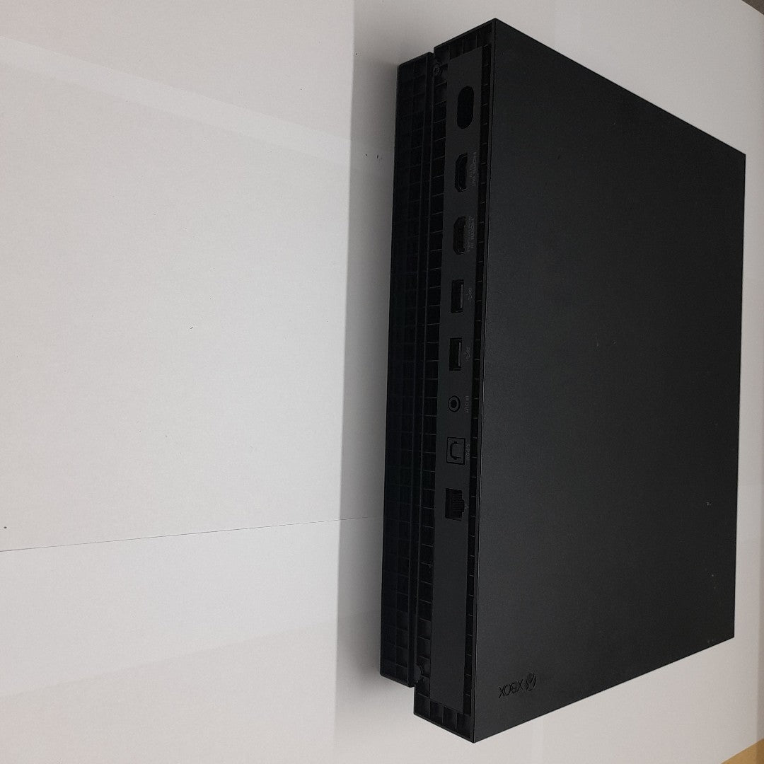 CONSOLA DE VIDEOJUEGO MICROSOFT XBOX ONE X 1 TB (SEMINUEVO)