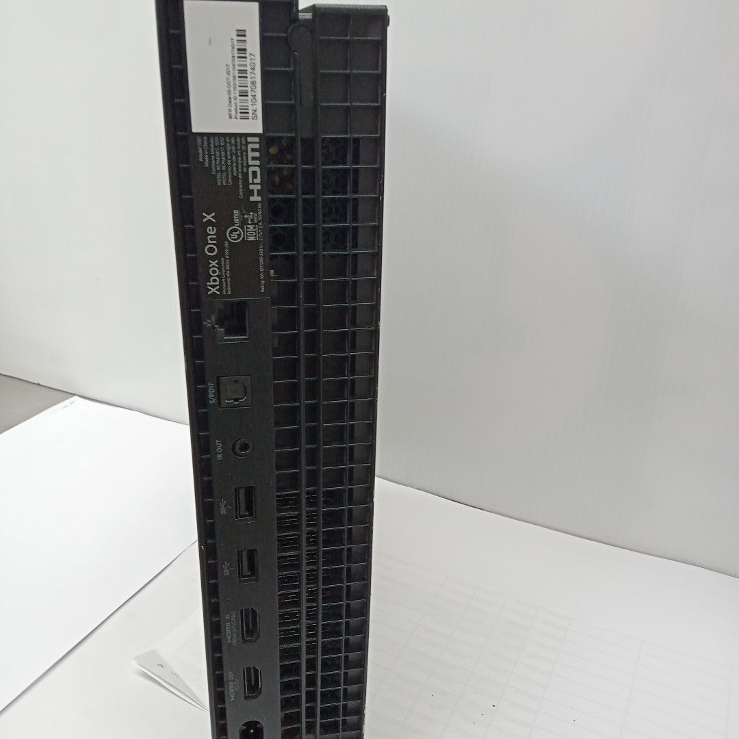 CONSOLA DE VIDEOJUEGO MICROSOFT XBOX ONE X 1 TB (SEMINUEVO)
