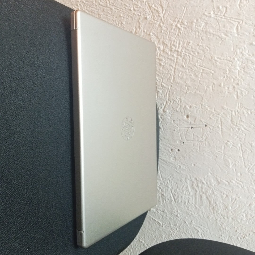LAPTOP HP 15-FC0003LA (2023) 256 GB SSD 8 GB RAM (SEMINUEVO)