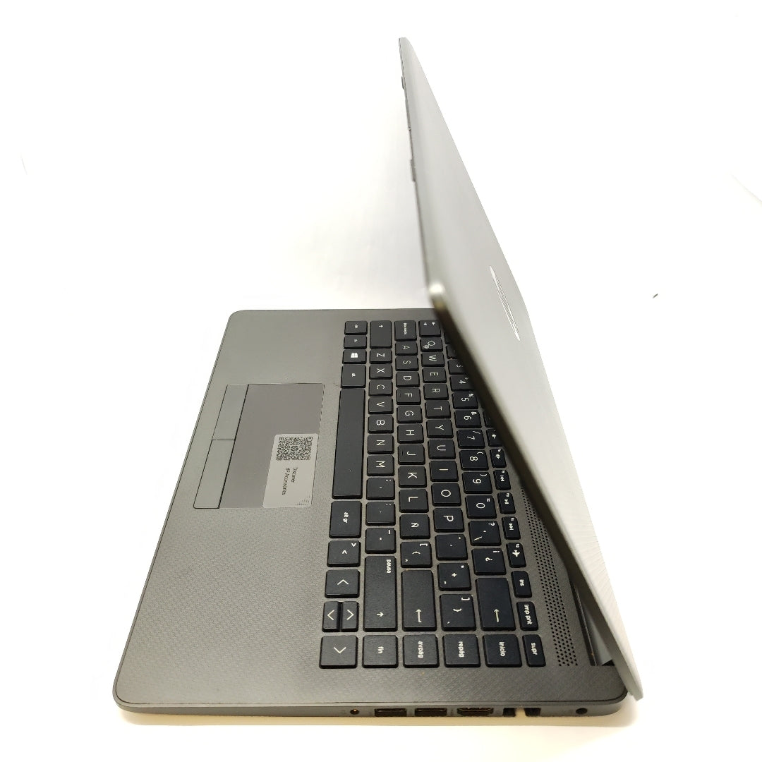 LAPTOP HP 245 G8 (2022) 1 TB + 128 GB SSD 8 GB RAM (SEMINUEVO)